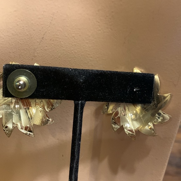 STARBURST SUN SUNFLOWER GOLDEN HAMMERED MODERNIST EARRINGS - Picture 6 of 13